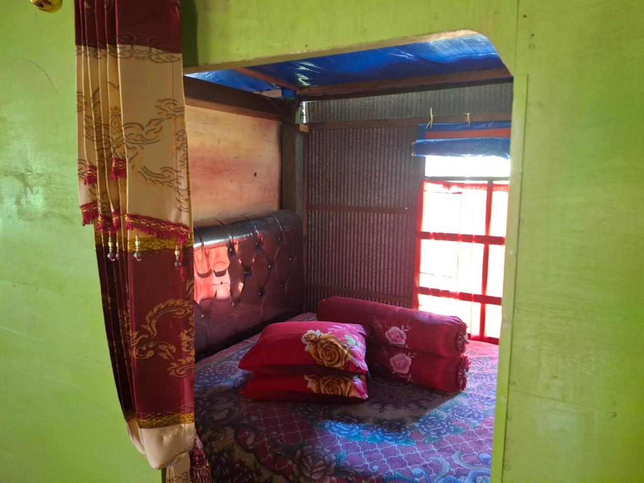 Kampoeng Karst Rammang Rammang Guest House Kasijala Rom bilde
